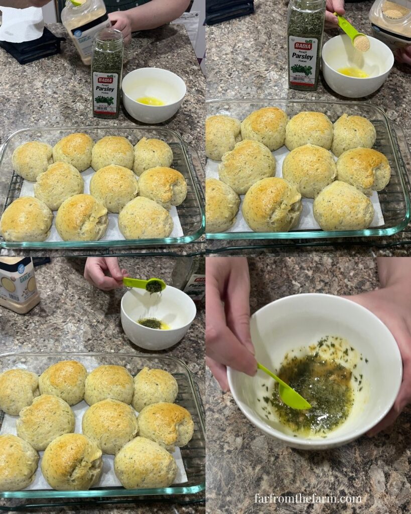 Easy Bread Machine Garlic Butter Dinner Rolls Recipe!