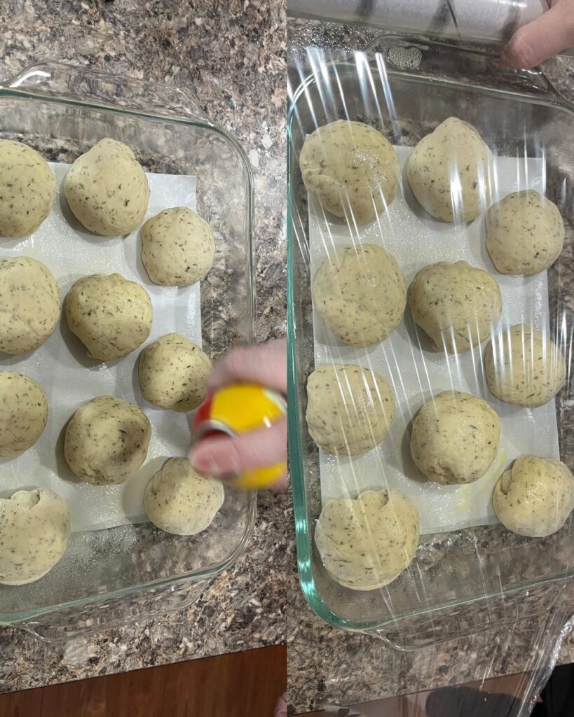 Easy Bread Machine Garlic Butter Dinner Rolls Recipe!