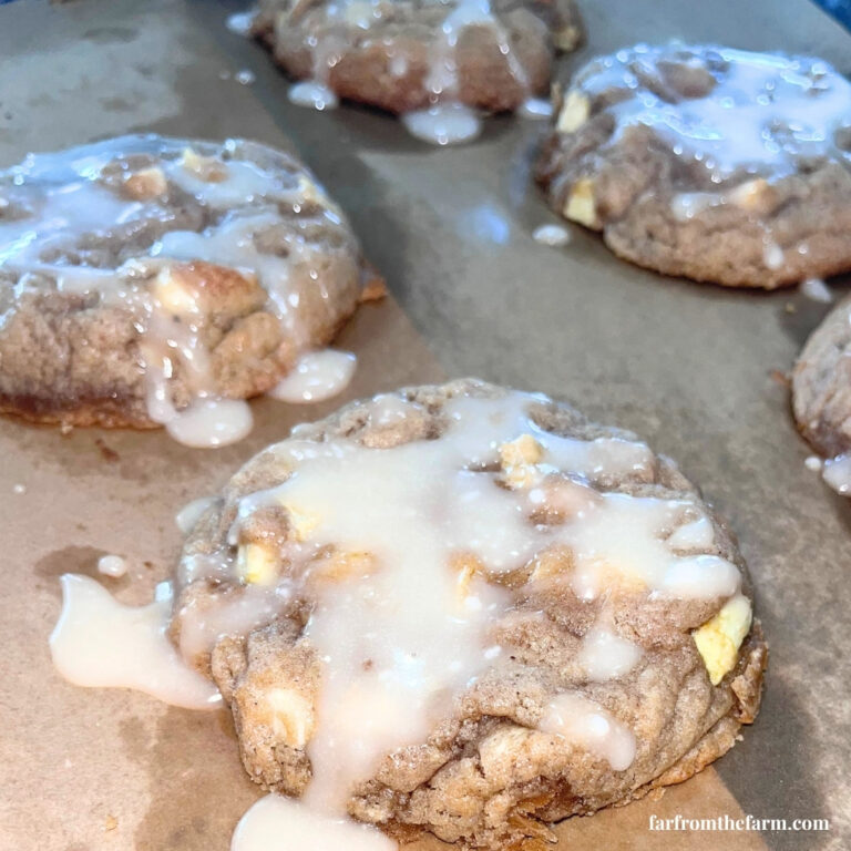 The Best Apple Pie Cookies with White Chocolate Chips Recipe! Perfect for Fall, thanksgiving, halloween and any autumn event!